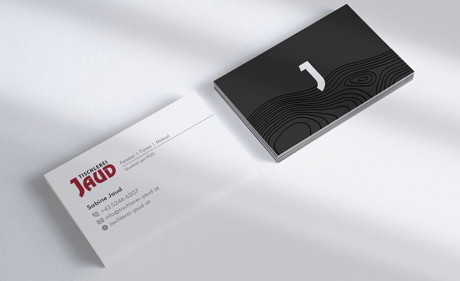 Visitenkarten der Tischlerei Jaud in Schwarz mit rotem Logo