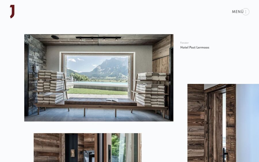 Holzfenster der Tischlerei Jaud mit Blick ins Tal