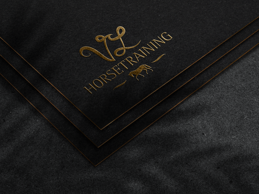 Logo von VL Horsetraining, golden geprägt auf dunklem Untergrund