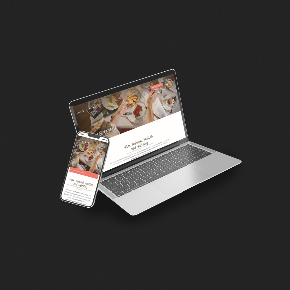 Website des Rastbichlhof auf Laptop und Smartphone